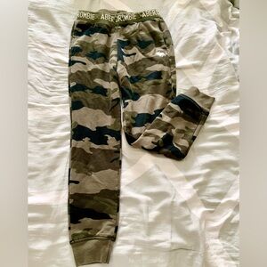 Boys Abercrombie Camo Sweatpants, Size 11/12